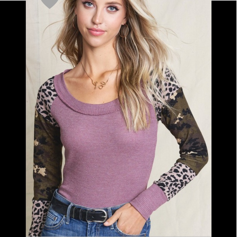 Mauve camo contrast knit top NWT